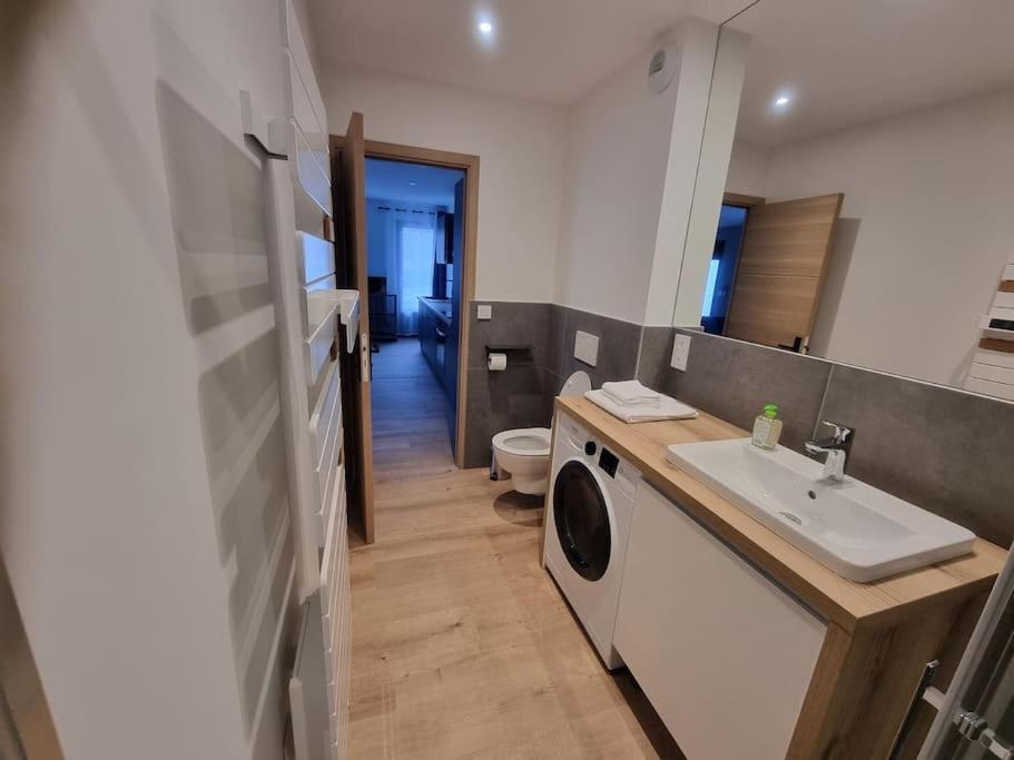 Superbe Appartement T2 Climatise, Idealement Situe Ugine Exterior foto